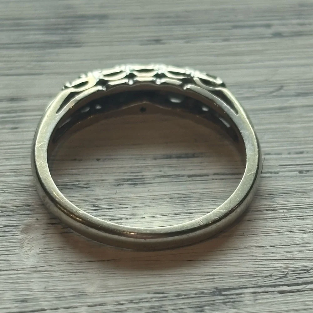 14kt white gold diamond ring sz 6 - Picture 3 of 7